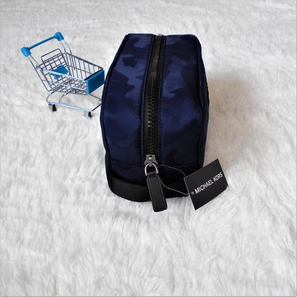 Michael Kors Kent Camo Jacquard Toiletry Kit - Picture 3 of 11